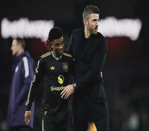 槍手鋒無(wú)力！曼聯(lián)飛翼瘋狂嘲諷：他們只剩角球能進(jìn)球