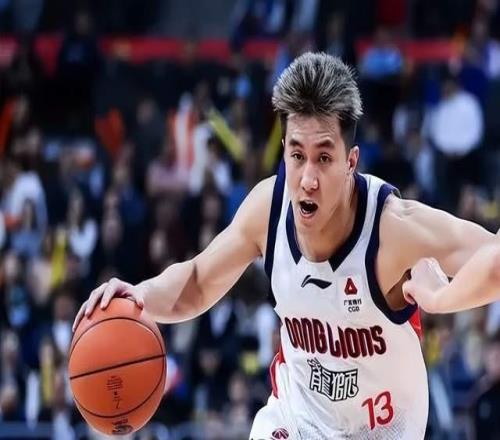 高效！18分鐘轟19分，末節12分掀翻黑馬，郭艾倫獲盛贊，一針見血