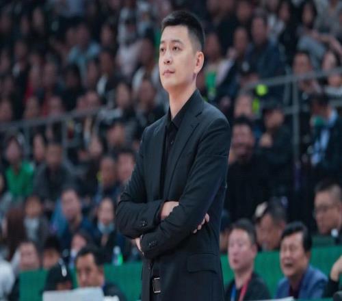 楊鳴：球隊最近的表現讓大家很失望，我非常內疚和慚愧