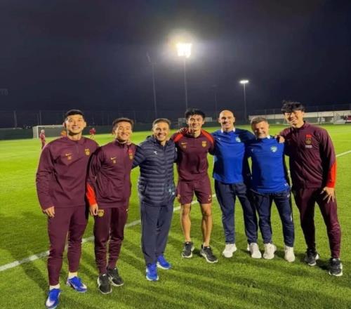 淚目！恒大4國腳與卡納瓦羅重逢+開心合影，韋世豪摟著恩師笑開花