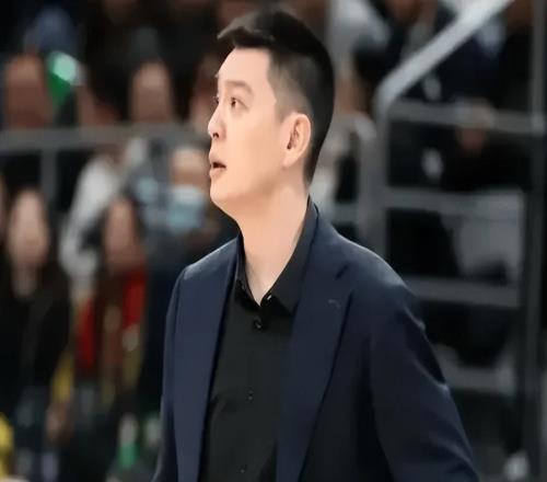 楊鳴73字回應(yīng)辭職！愧疚對(duì)不起球迷，致謝隊(duì)內(nèi)支持，評(píng)論區(qū)太暖心