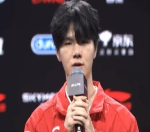 賽后采訪About：EZ技能命中率高的情況下就是很好的英雄