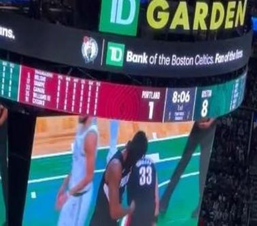 羅威被交易后首次回到綠軍主場，綠軍主場球迷為其送上掌聲