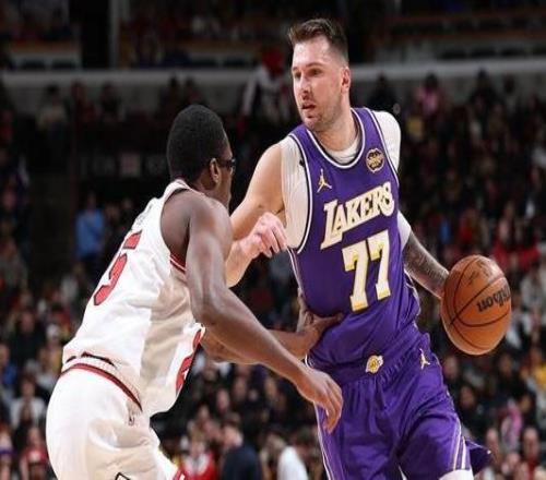 東契奇46+7+11詹姆斯24+5湖人客場(chǎng)輕取公牛