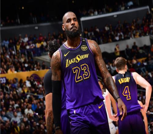 湖人搶人！報價碾壓勇士76人，瞄準國王3D悍將，補齊短板