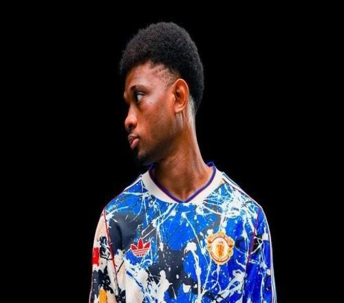 曼聯發布與石玫瑰樂隊聯名球衣，設計源自足球看臺文化