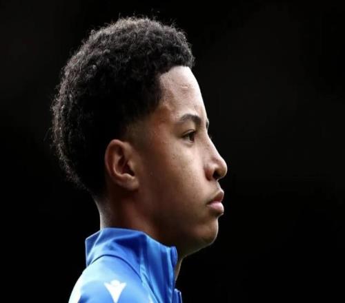 TA介紹切爾西引援目標阿拉奧：進攻屬性突出的后衛，非常自信