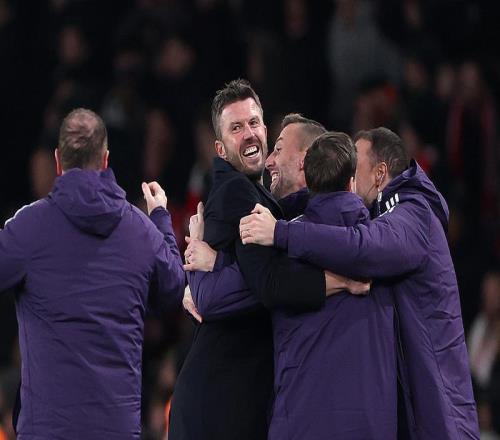 什么仇什么怨曼聯(lián)連斬英超前二仍遭名宿潑冷水:全勝也不能轉(zhuǎn)正