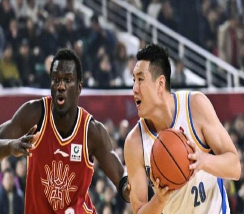 真拼了！媒體人：翟曉川雙腿全有拉傷，綁著繃帶堅持登場比賽