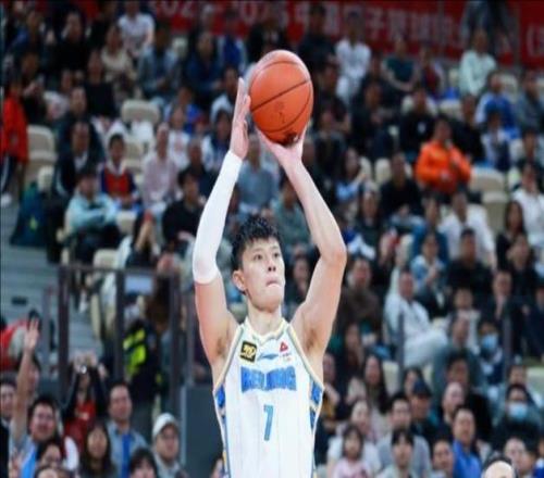 CBA丨許利民：曾凡博爭取下場復出，趙睿腰傷不算嚴重