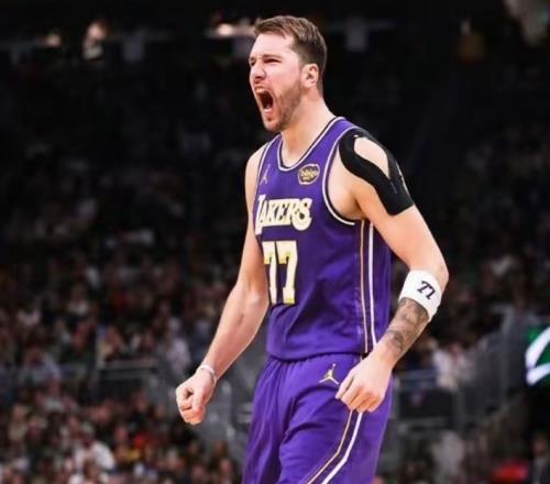 申京轟33+9+6仍無(wú)緣今日最佳！對(duì)不起，你碰到創(chuàng)紀(jì)錄的東契奇了