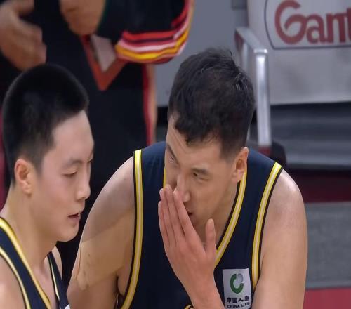 交易楊溢廣東后衛線慘遭暴打,沒有徐杰真不行!