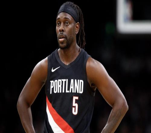 為吸引字母哥名記:尼克斯有意與開拓者交易得到老將霍勒迪