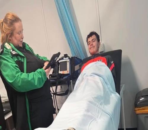 郵報：一名樸茨茅斯球童因德比戰爆炸物爆炸，導致聽力受損