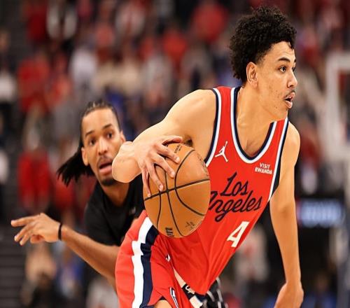 表現(xiàn)確實(shí)不算糟糕，但快船鋒線新秀顯然還能夠做得更好一些