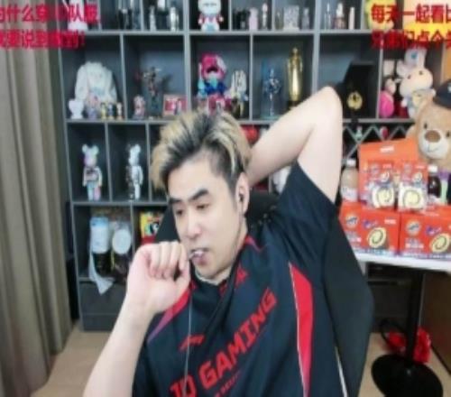 這么多年中路沒人能治Knight！朱開：HONGQ來治他了他現在18歲