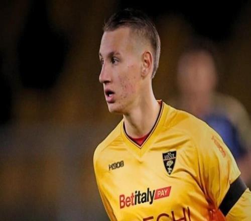 記者：卡馬爾達不會提前回米蘭，他將留在萊切效力到賽季結束