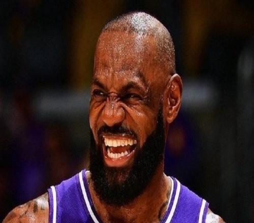 虎頭蛇尾，詹姆斯19中9得24分5板3助，上半場(chǎng)20分下半場(chǎng)僅4分