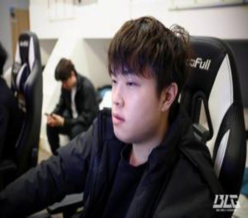 Bin哥少說話！采訪中豪言“贏比賽沒壓力”、“對線百分百自信”后隊伍1勝2負