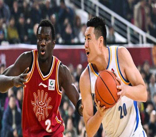 看了翟曉川雙腿纏滿繃帶的照片，才知道，山西隊為什么成不了豪門