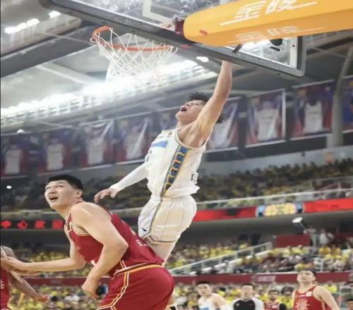 在北京隊面前演受害者劉傳興假摔引眾怒，球迷：演技略差