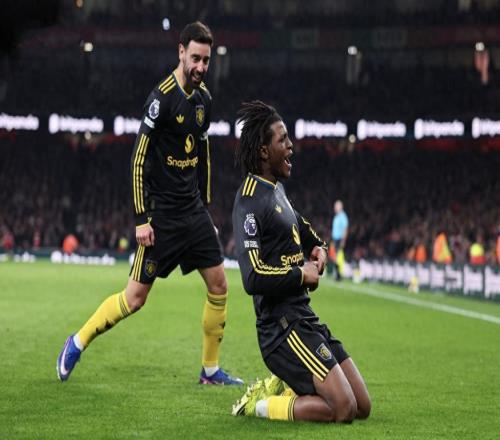 32！30！足壇悲喜夜，槍手遭逆轉(zhuǎn)，曼聯(lián)沖進(jìn)前四，巴薩重回榜首