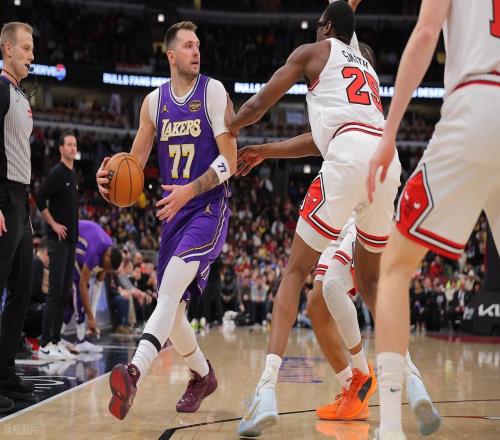 米切爾45+4+4無緣今日最佳球員！因為東契奇狂砍46+7+11創(chuàng)3項紀錄