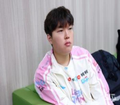 Bin大哥你MVP哪去了BLG本賽季贏下9小局Bin目前仍未獲得過MVP