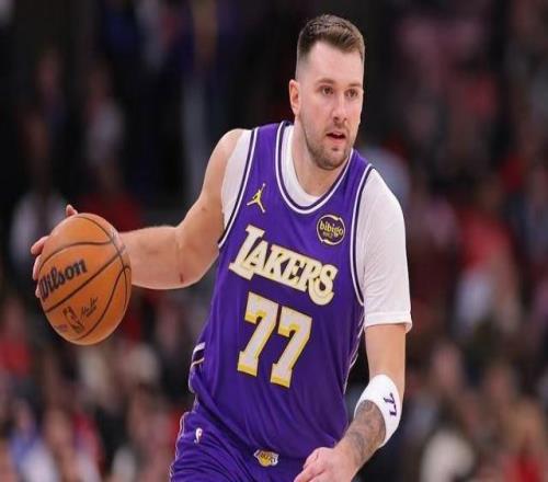 NBA東契奇賽季第八次單場40+，詹姆斯半場20+成41歲首人