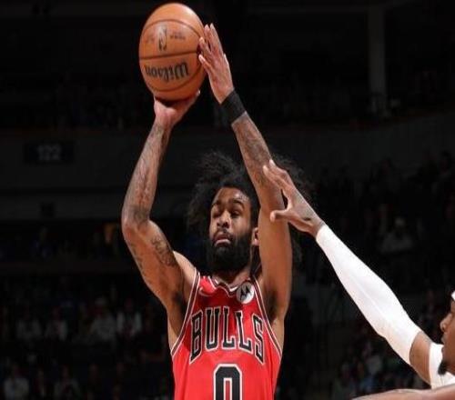 曝科比懷特和多蘇穆是截止日前頻繁出現(xiàn)的交易討論目標