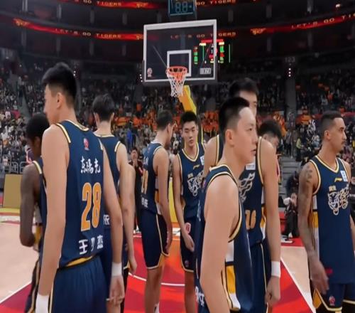 胡明軒末節11分，廣東4連勝登頂，北京重返前四，CBA最新排名如下