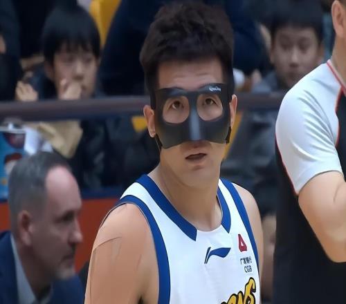 大冷門！衛(wèi)冕冠軍無緣8連勝，山東男籃12戰(zhàn)11勝，邱彪有能