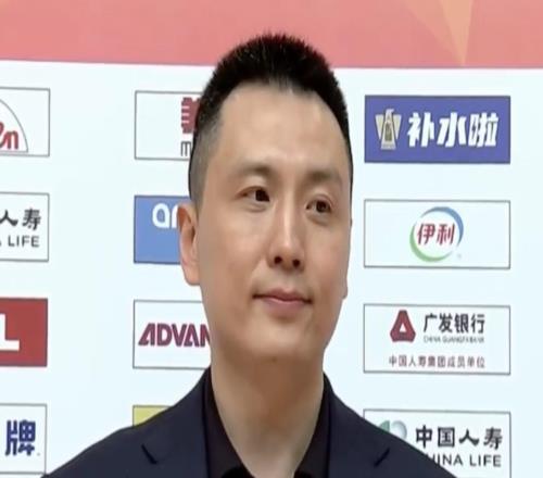 盧偉：開局思想不太重視，靠王哲林、洛夫頓沖擊內(nèi)線拿下比賽