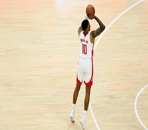 又一次表現(xiàn)平庸，火箭鋒線新星在各方面的能力都有些缺乏亮點