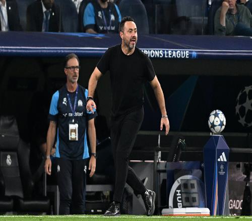 德澤爾比嫌媒體不好，斯蒂爾卻感覺受歡迎，這就是教練的無奈_英超直播