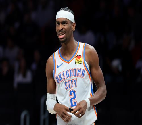 亚历山大自信满满谈阵容厚度:看来每个人都在努力追赶我这个天才_NBA直播