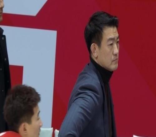 險(xiǎn)遭29分大逆轉(zhuǎn)！王博：第四節(jié)從防守做起，多進(jìn)行球輪轉(zhuǎn)穩(wěn)住局勢(shì)