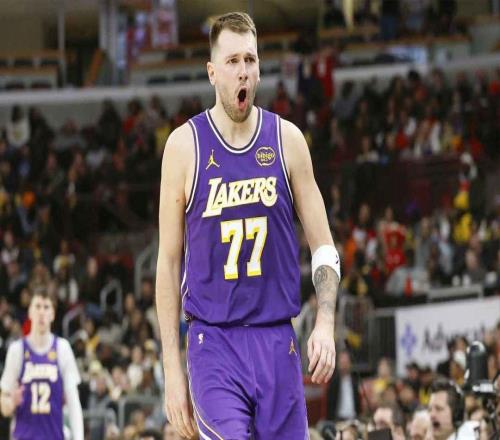 正值巔峰,湖人隊東契奇近4場比賽數(shù)據(jù)創(chuàng)歷史新高