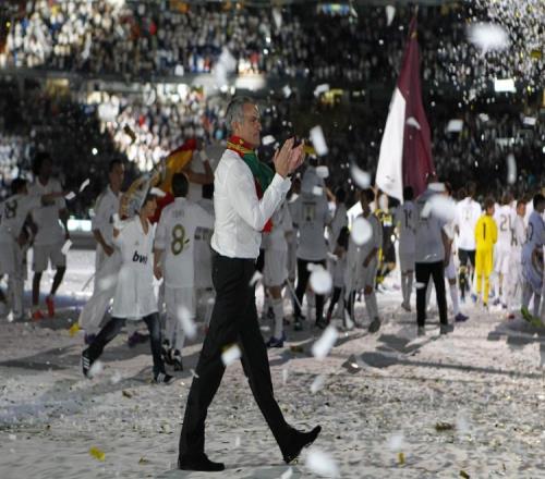 穆帥與阿韋洛亞的深厚友誼真是讓人懷疑他們的忠誠(chéng)是不是只在足球場(chǎng)上_西甲直播