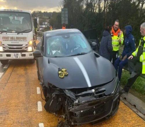 穆阿尼車禍驚魂，比賽照踢