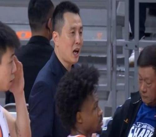 上海主帥:王哲林達(dá)成1萬分里程碑非常難得希望保持健康多打幾年