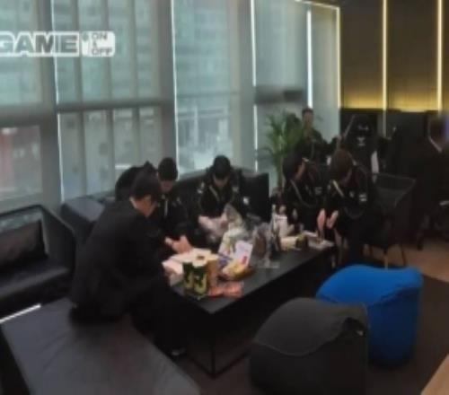 Chovy：UmTi當(dāng)解說了感覺我漏一個(gè)刀他都要小說幾句