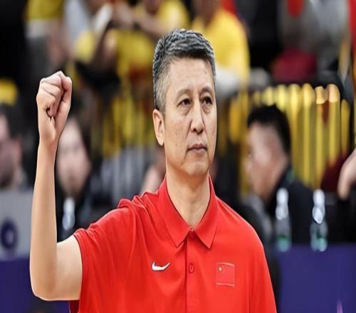 24分鐘，砍25分10板！2米14中鋒打出頂級(jí)水平球迷：快召進(jìn)男籃