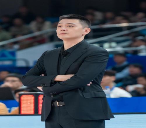 剛宣布離隊(duì)，楊鳴閃電上崗！首秀日公布