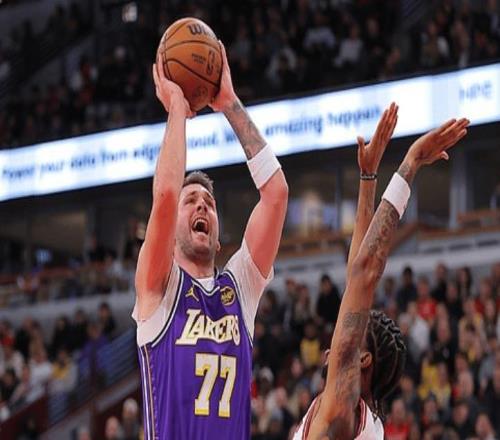 狂轟46+11+7！東契奇天神下凡，詹姆斯破歷史第一紀(jì)錄，湖人2連勝