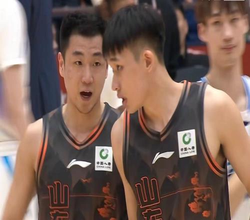 山東男籃24分大勝，高詩巖單節(jié)15分，鮑威爾29+8陳林堅12分！