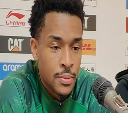 勝新疆發(fā)布會(huì)！王世龍大談斗志沒放棄，漢茲點(diǎn)出團(tuán)隊(duì)的價(jià)值！