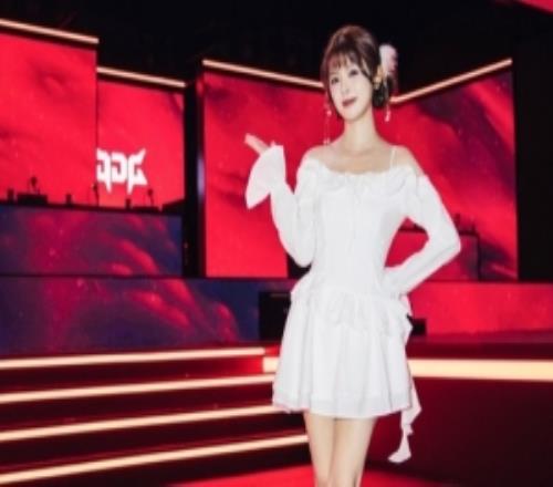 主持人泱泱曬照:在JDG主場上班的一天!有好多好玩的打卡點