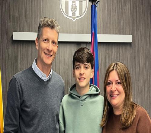 每體:巴薩與拉瑪西亞14歲中場(chǎng)戴維莫雷諾達(dá)成青訓(xùn)培養(yǎng)協(xié)議