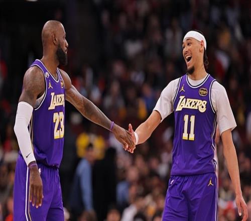 重蹈覆轍湖人難道又要指望這位能力有限的替補(bǔ)中鋒來(lái)改變局面